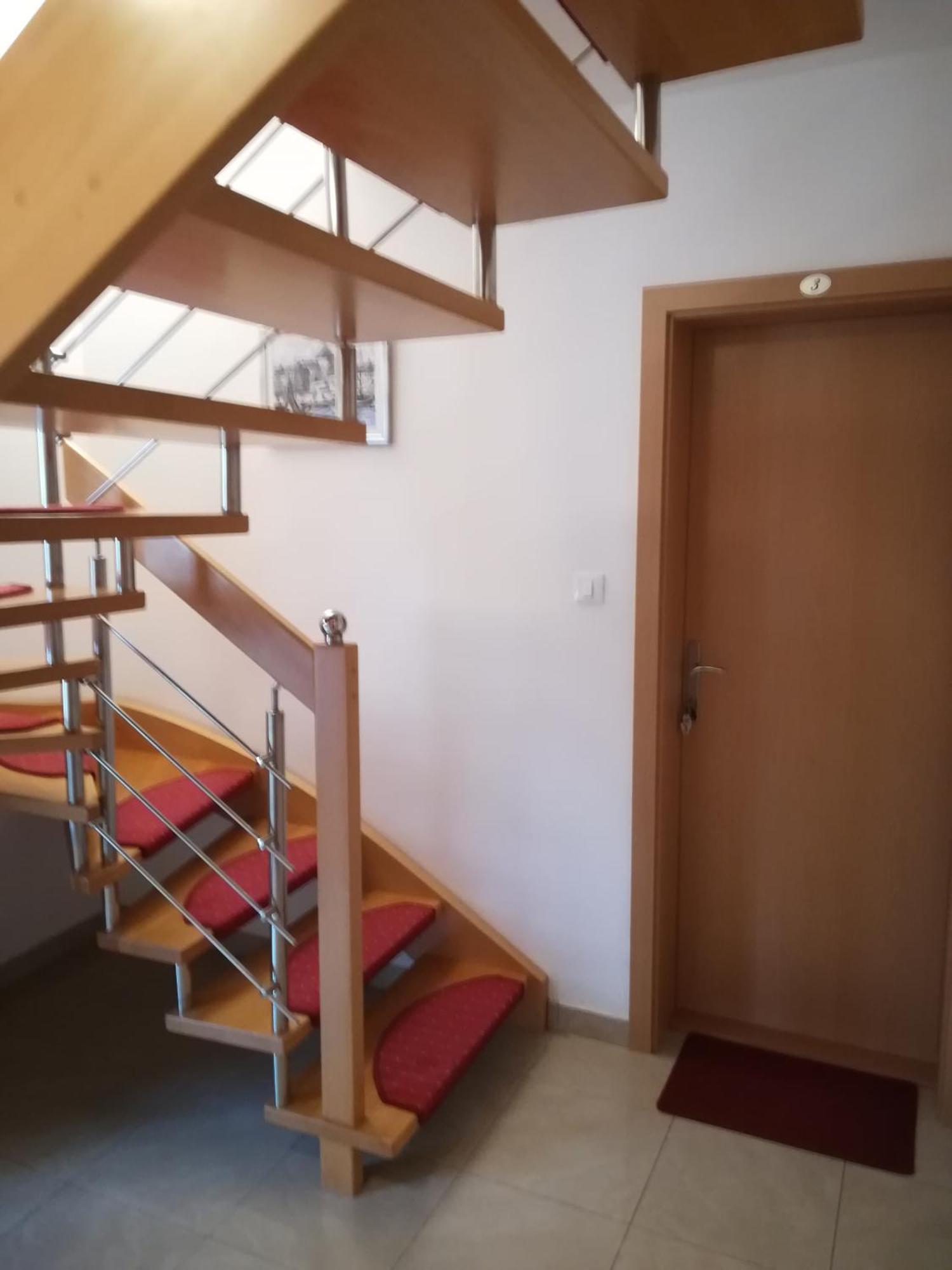 Apartments Laura Сен Екстериор снимка