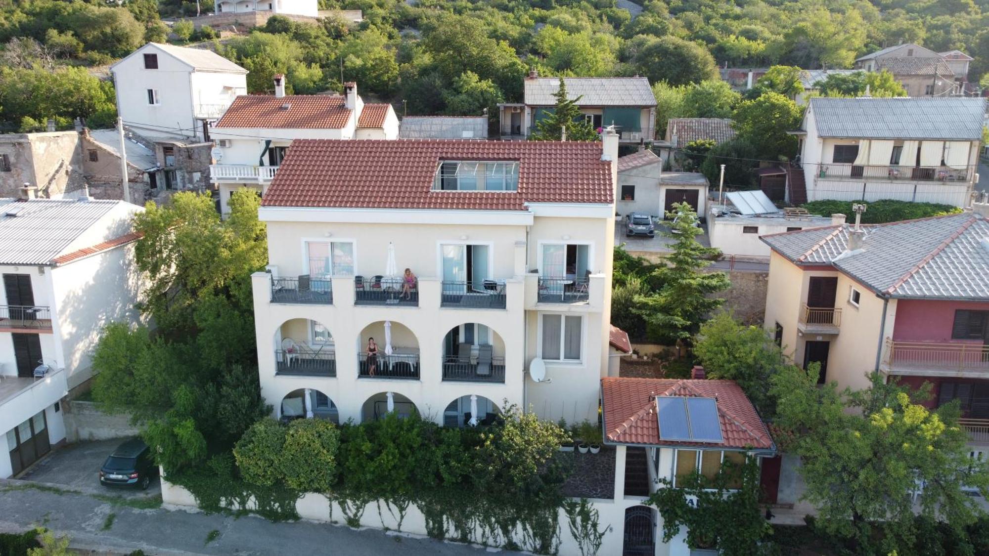 Apartments Laura Сен Екстериор снимка
